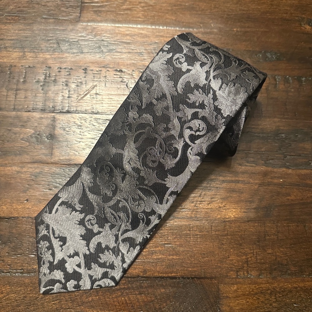 Vintage Isaac Mizrahi Silk Black and Gray Floral Jacquard Men's Tie